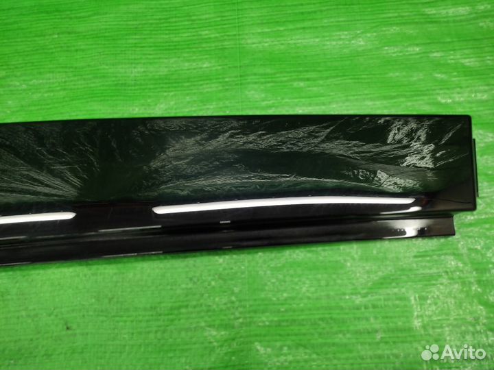 Накладка на сред. стойку зад. прав. Tiguan 07-16