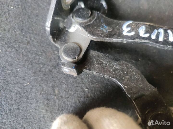 Петля капота левая Mercedes-Benz C-Класс W204/S204