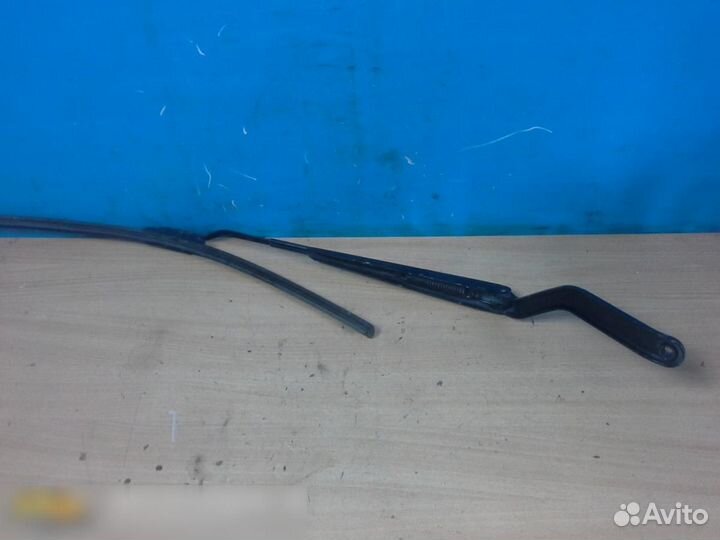 Поводок стеклоочистителя передний правый Ford Fusi