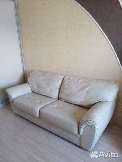 Кожаный диван IKEA бьербу кремовый