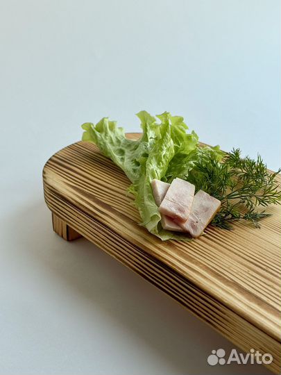 Доска для сервировки на ножках