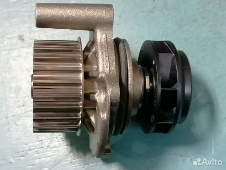 Помпа водяная 06A121012GX VAG