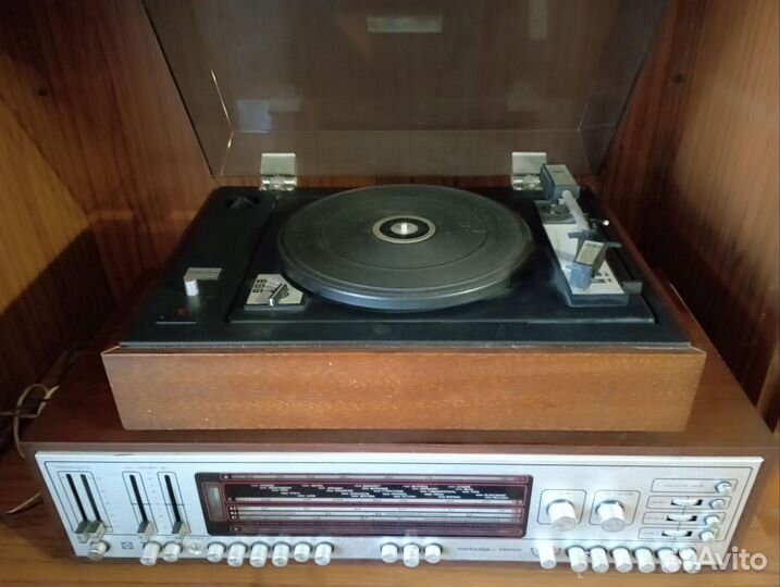 Проигрыватель радиоприемник СССР