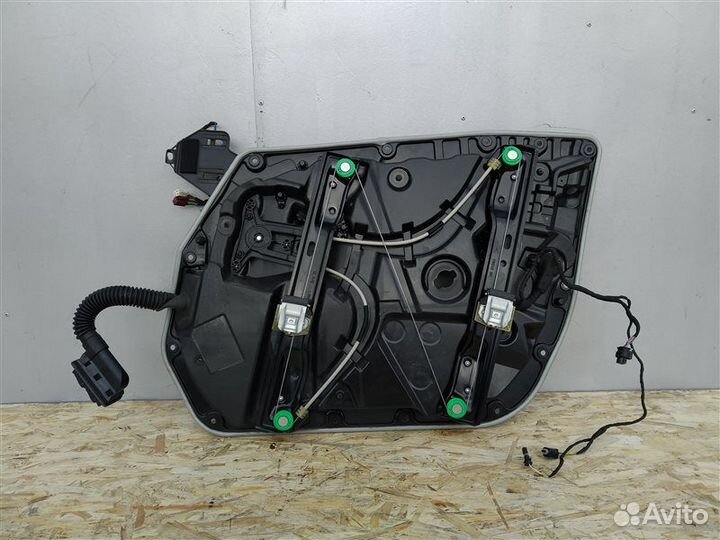 Стеклоподъемник передний левый Mercedes C-Class