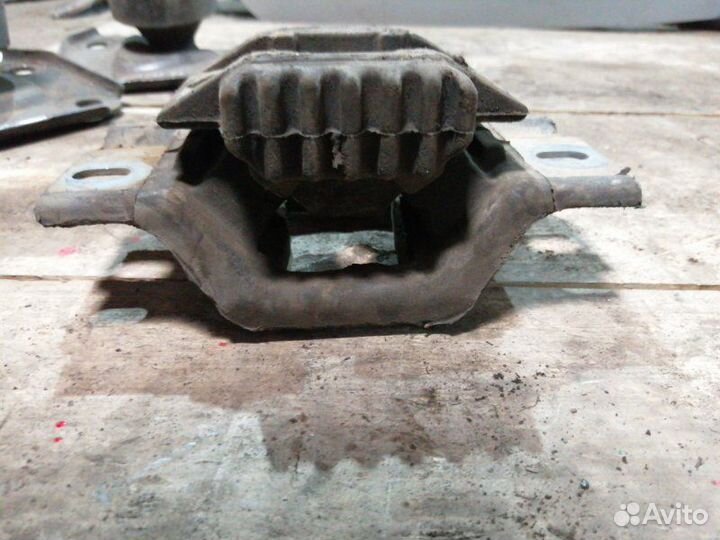 Подушка двигателя Ford Fusion 2005-2012