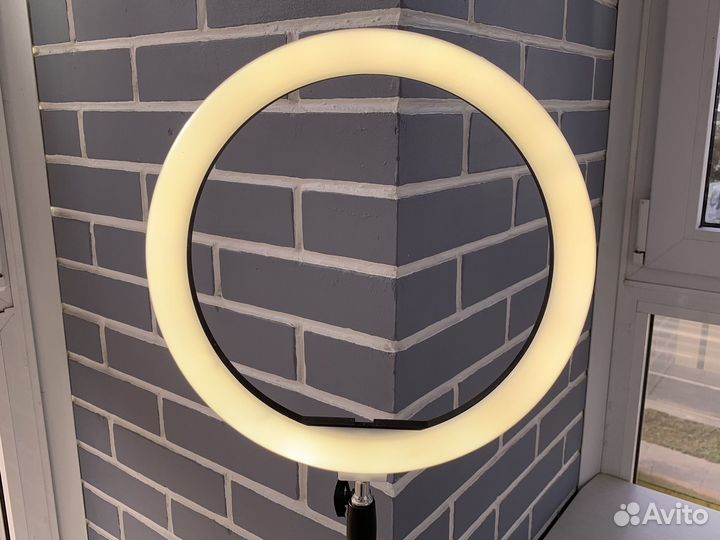 Кольцевая лампа M33 со штативом