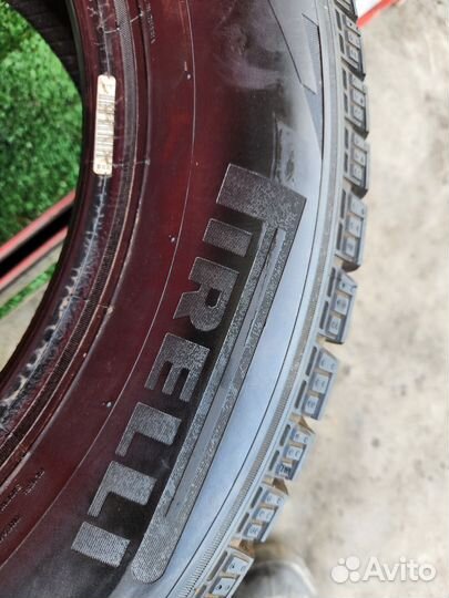 Pirelli Ice Zero FR 215/60 R16