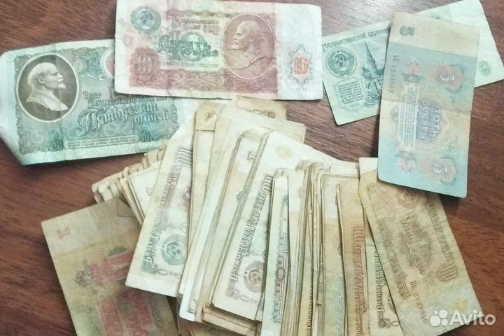 Монеты и денежные купюры