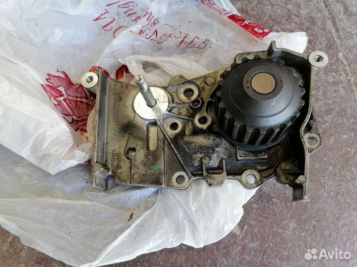 Помпа на лада ларгус, рено логан 16 кл. двиг