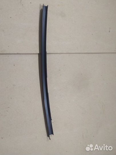 Направляющая стекла задняя правая Mercedes Glk