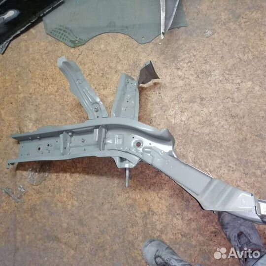 Лонжерон новый внутренняя часть, передняя левая