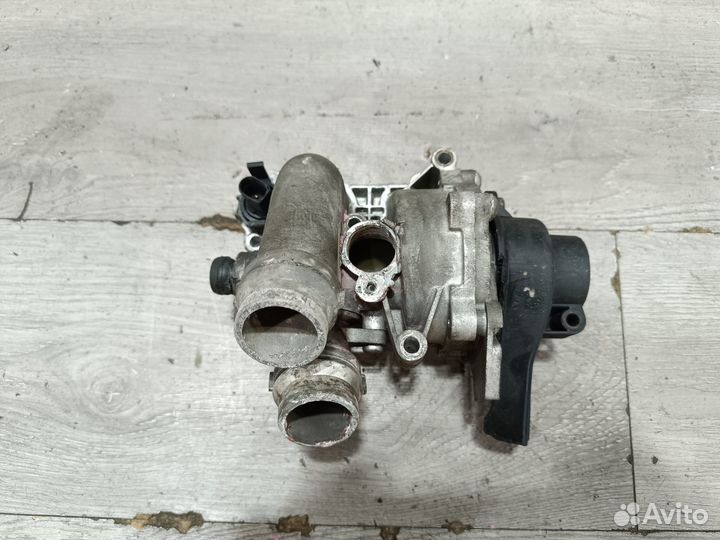 Термостат с помпой в сборе для 1.8 CDA Skoda