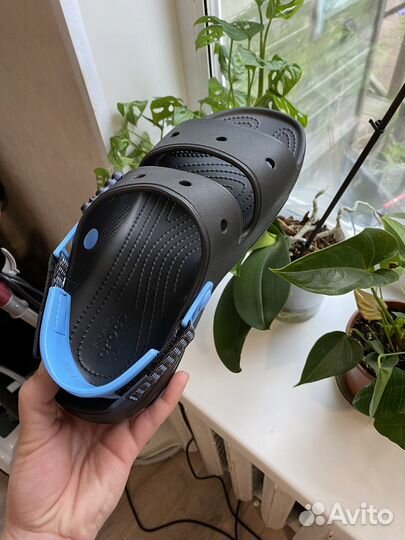 Сандалии crocs