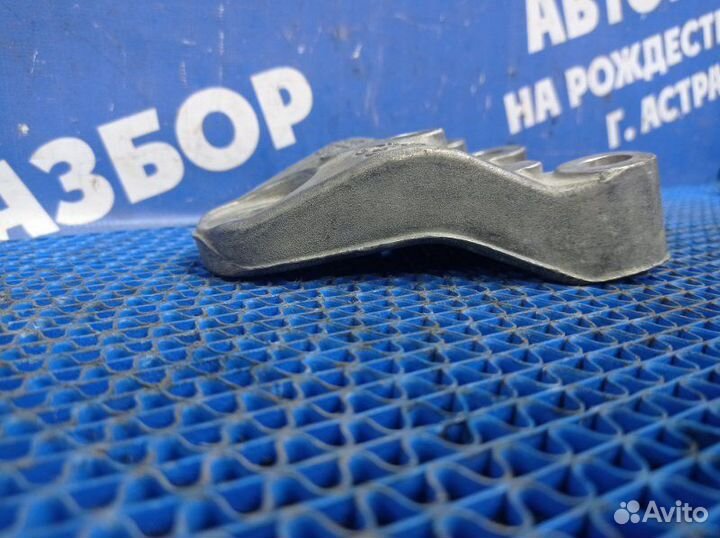 Кронштейн опоры двигателя Volkswagen Polo 5 седан
