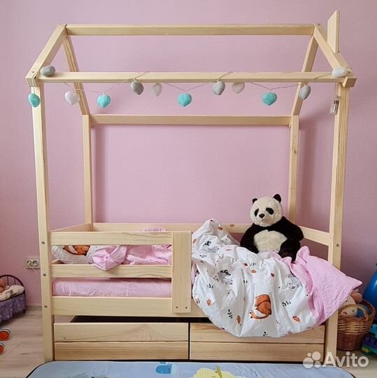 Детская кровать домик из массива