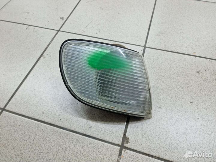 Поворотник Hella передний правый Audi A6 C4