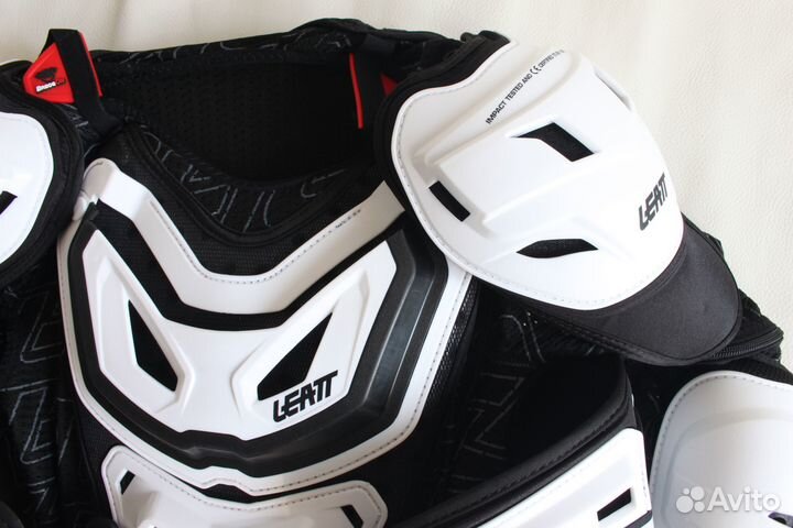 Защuтa Leatt Body Protector 5.5 Рrо v23 для эндypo