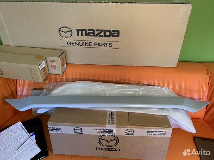 Накладка решетки радиатора Mazda оригинал