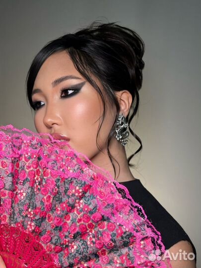 Визажист бровист