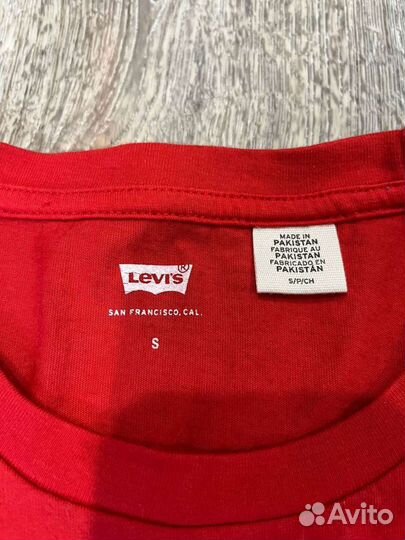 Футболка женская Levi's S