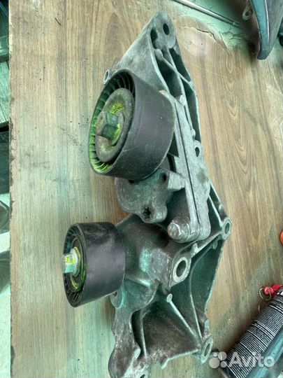 Кронштейн генератора Renault Trafic 8200462166
