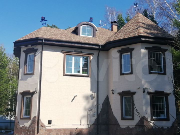 Коттедж 275 м² на участке 10 сот.