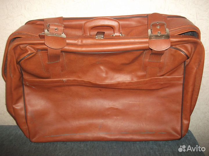 Кожаный чемодан советских времён