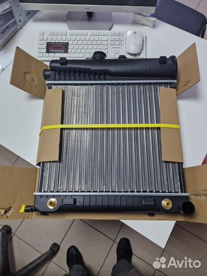 Радиатор Mercedes-Benz C-Class 93-01 / E-Class 84