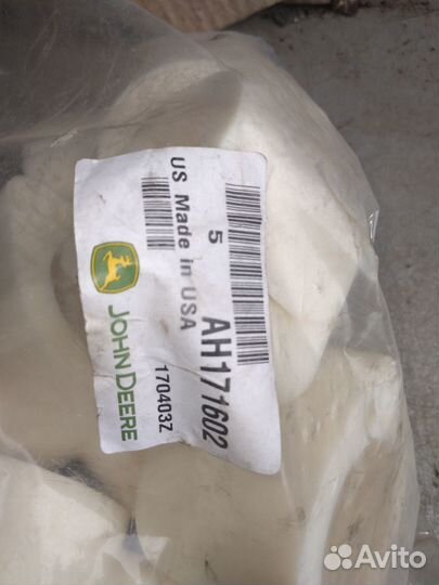 Держатель пальца шнека жатки AH171602