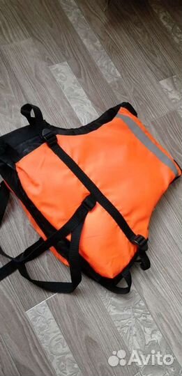 Спасательный жилет