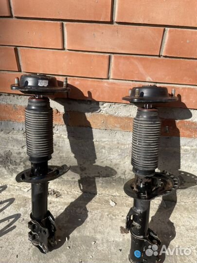 Амортизаторы передние на Hyundai Elantra MD 5