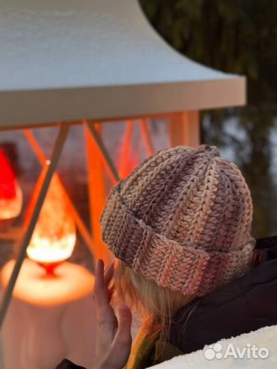 Женская шапка ручной работы