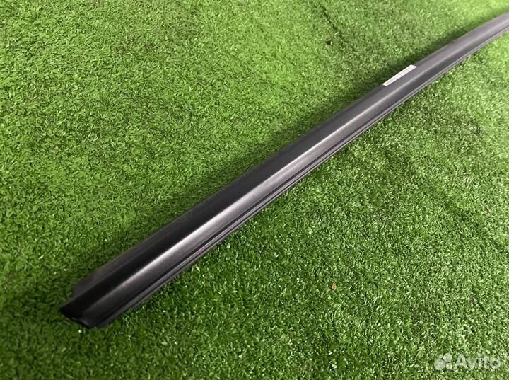 Уплотнитель двери левый Porsche 911 991