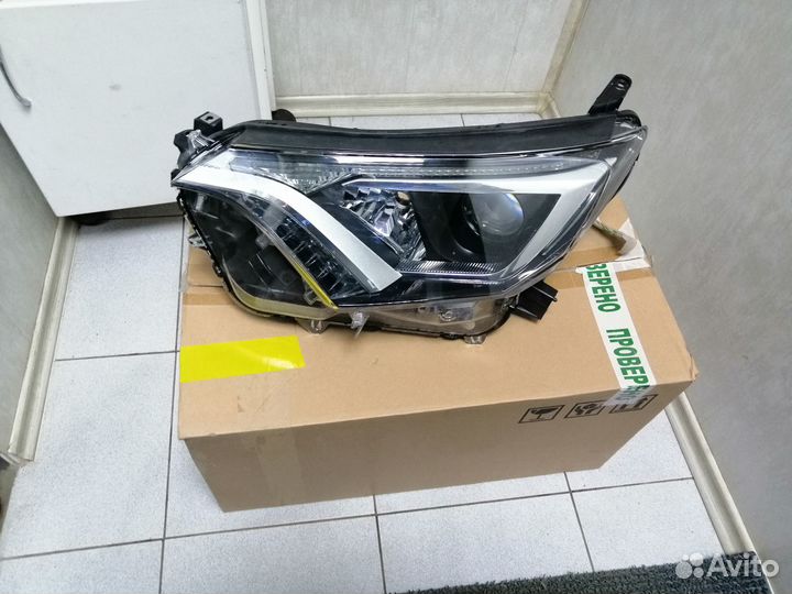 Фара левая Rav4 CA40 2016 галоген