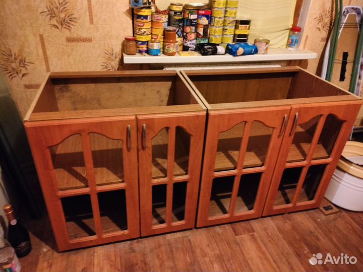 2 тумбы на кухню. На дачу или в малосемейку