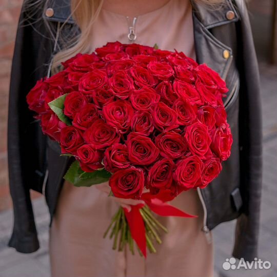 Букет 55 Кустовых Кремовых Роз (40 см.)