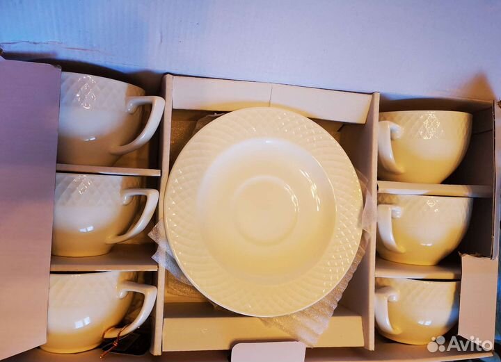 Набор столовой посуды новый