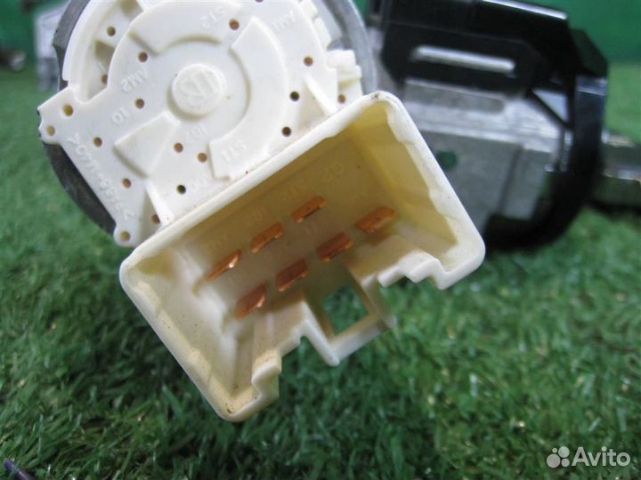 Замок зажигания Toyota Yaris P13 2015