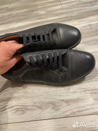 Отдам женские и мужские вещи и обувь