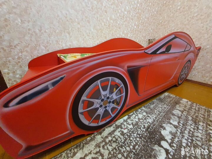 Детская кровать машина