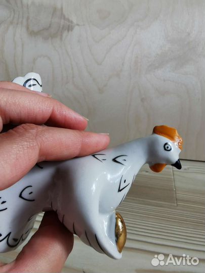 Курочка с яйцом вербилки