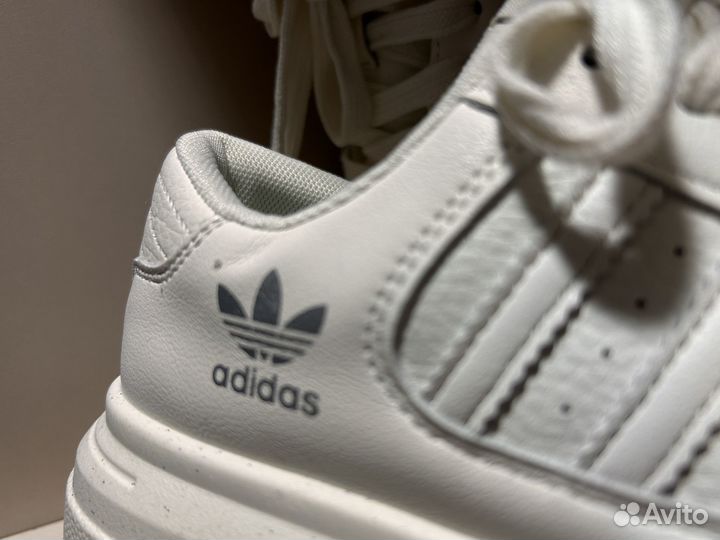 Продам кроссовки adidas