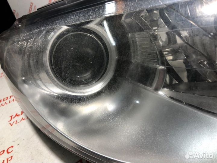 Фара ксеноновая правая Volkswagen Passat Cc седан