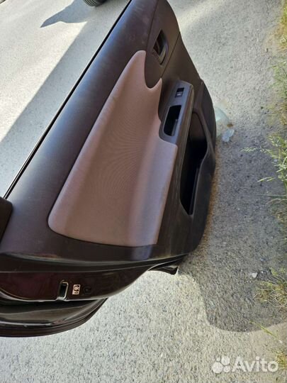 Задний двер toyota виш