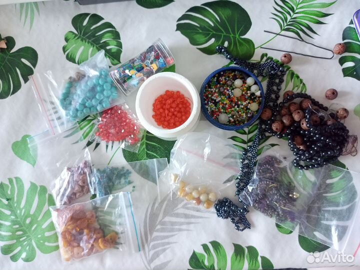 Бисер, пайетки, бусины
