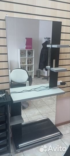 Парикмахерское зеркало с креслом