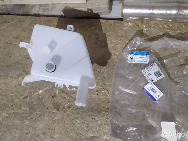 Бачок омывателя лобового стекла Toyota Corolla E15