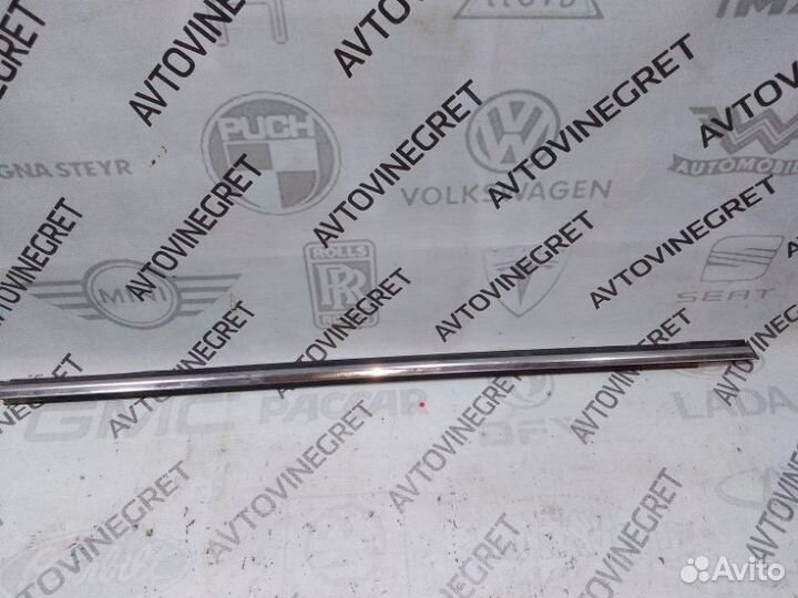 Уплотнитель стекла задний правый Kia Sportage 3 SL