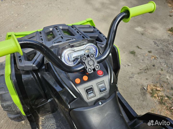 Детский квадроцикл на аккумуляторе