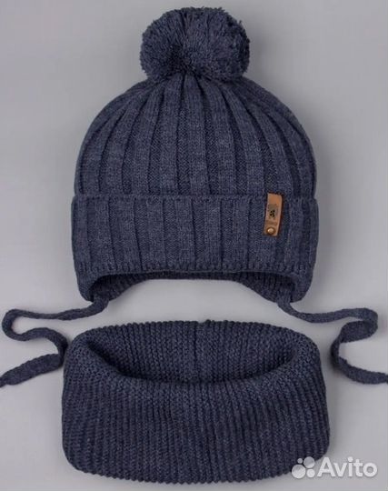 Демисезонная шапка и снуд